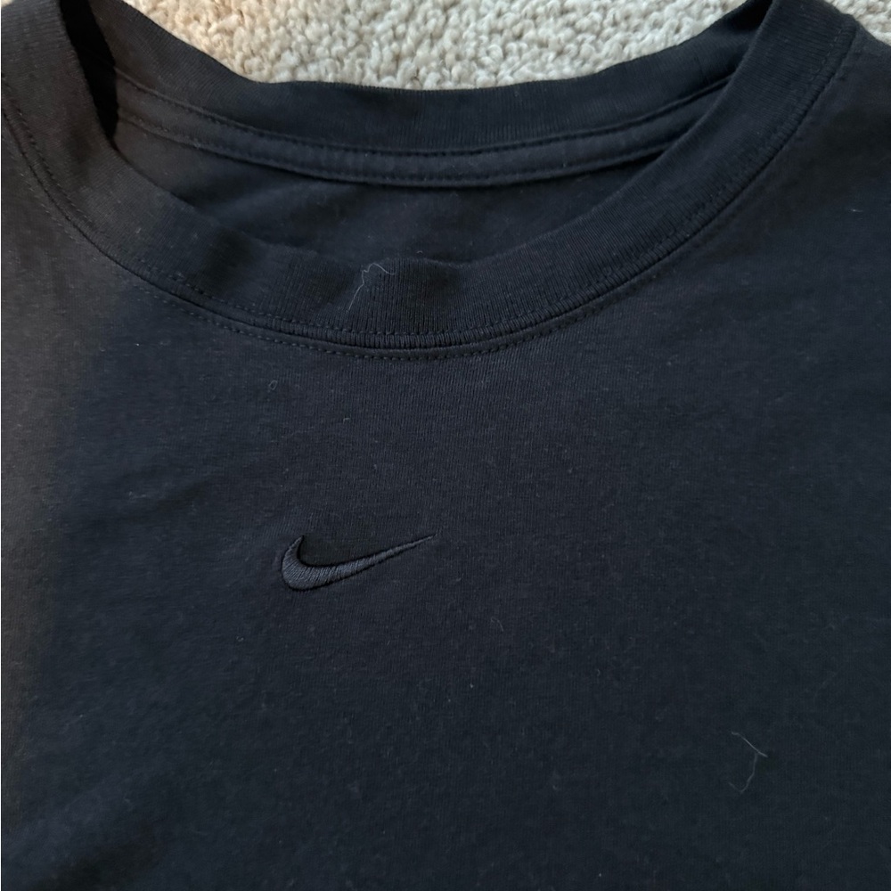 Nike women’s Classic Black cropped tee